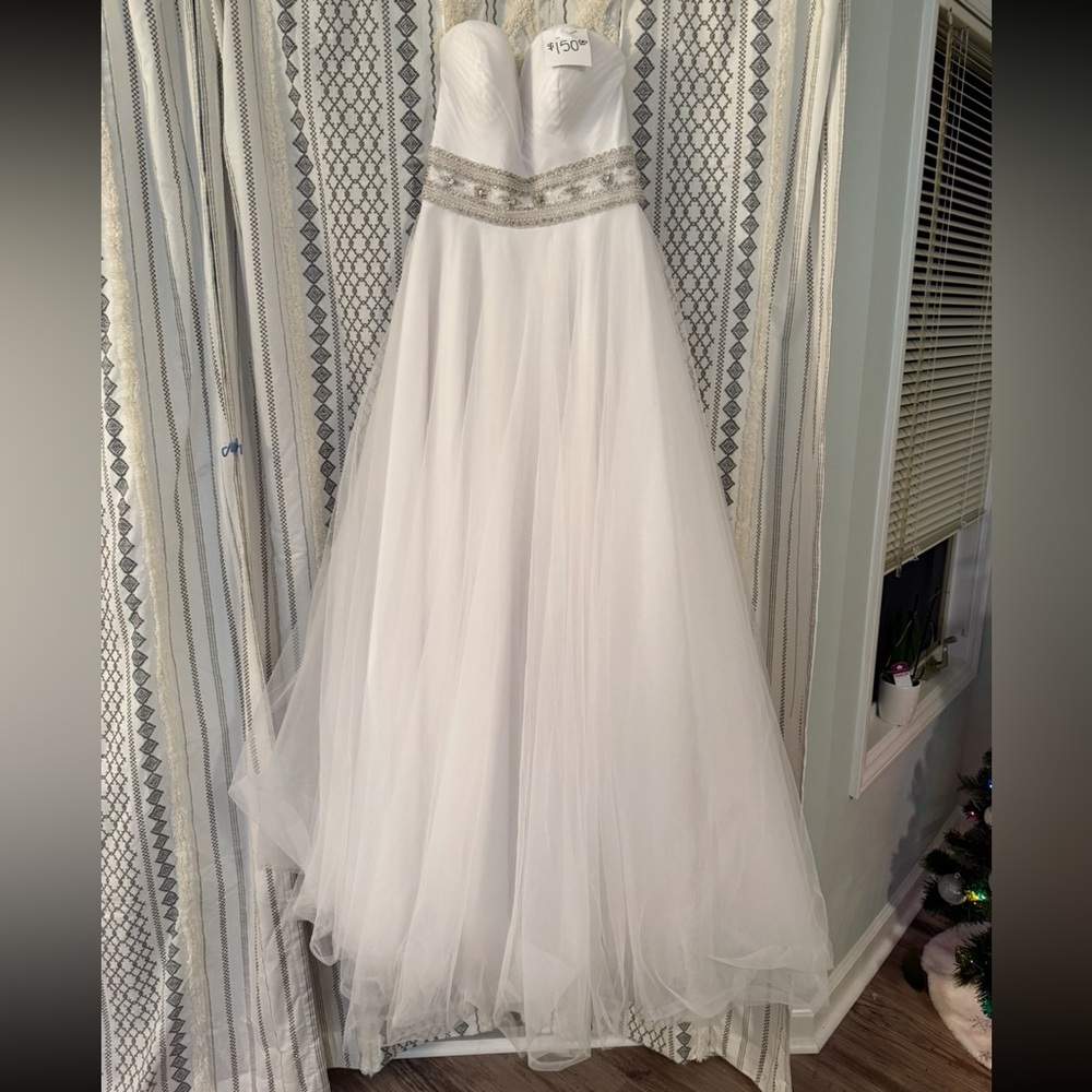 Oleg Cassini White Strapless Gown with Silver Accents - Picture 4 of 4